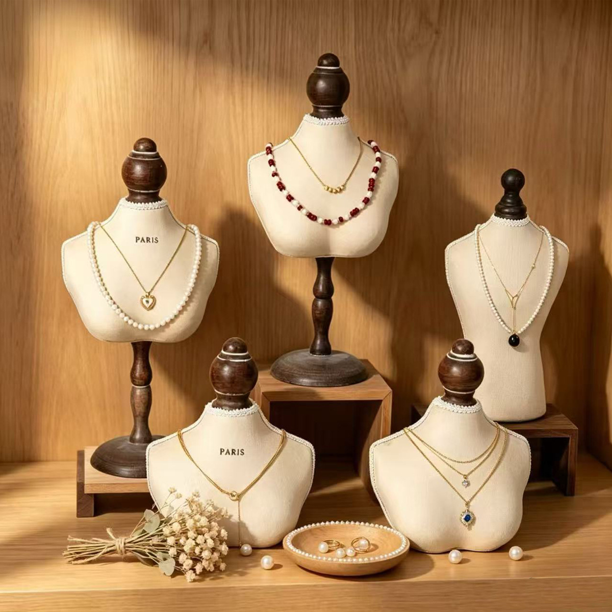 Body Jewelry Display Ideas - Stojak na naszyjniki w stylu vintage