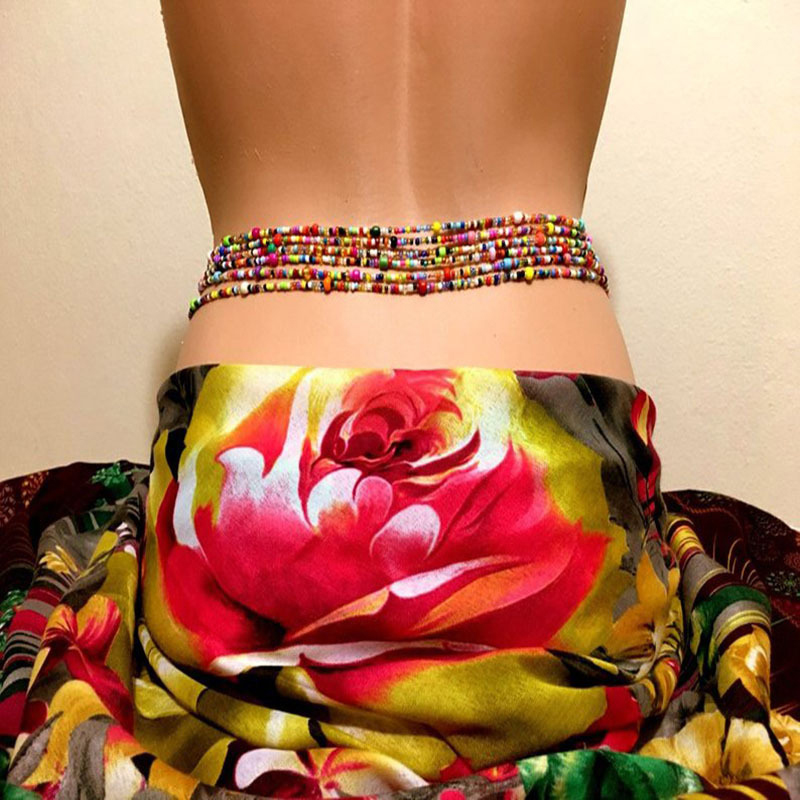 Body Jewelry Chains - Kobiety z warstwowymi koralikami łańcuszek na
